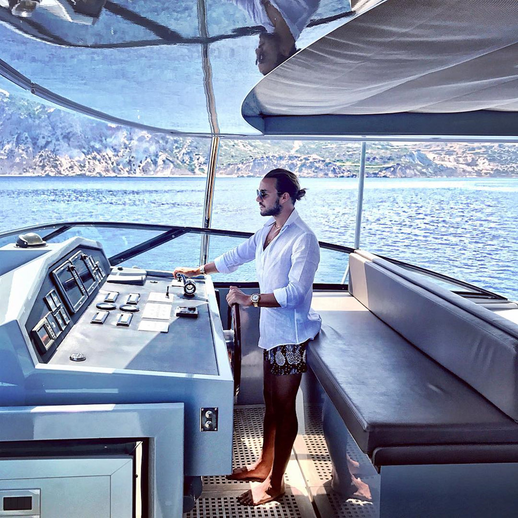 Thiếu gia 9X: Con nhà giàu không phải chỉ biết phô trương tiền của